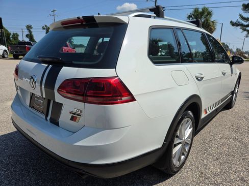 Used 2017 Volkswagen Golf Alltrack SEL AWD/4WD image 5