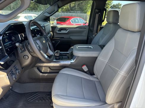 Used 2022 Chevrolet Silverado 1500 LTZ AWD/4WD image 9