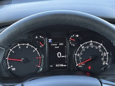 Used 2022 Toyota 4Runner SR5 Premium image 25