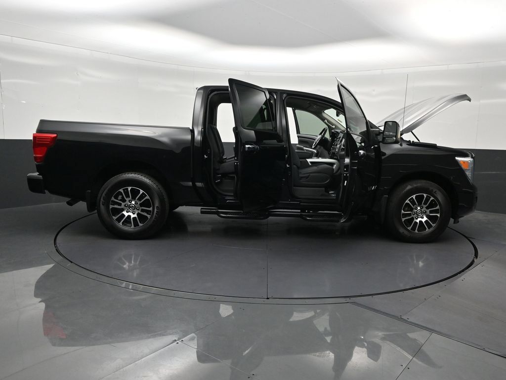 Used 2021 Nissan Titan SV w/ SV Convenience Package AWD/4WD image 32