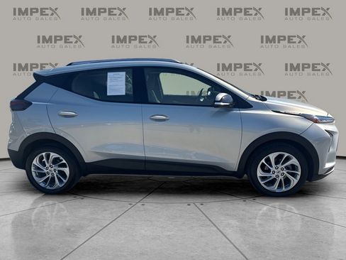 Used 2022 Chevrolet Bolt EUV LT image 6