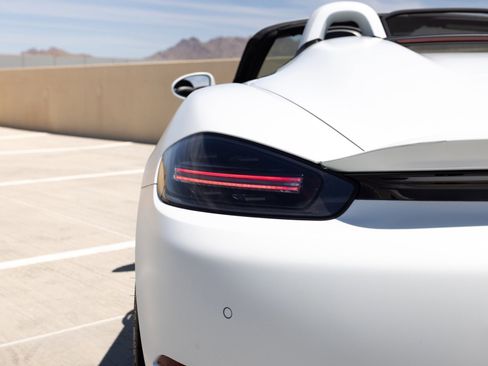 Used 2021 Porsche 718 Boxster Spyder RWD image 36