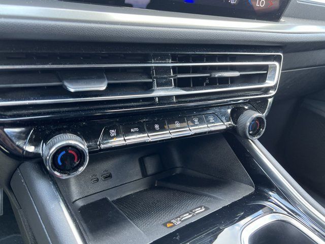 Used 2024 Chevrolet Traverse LT FWD image 11