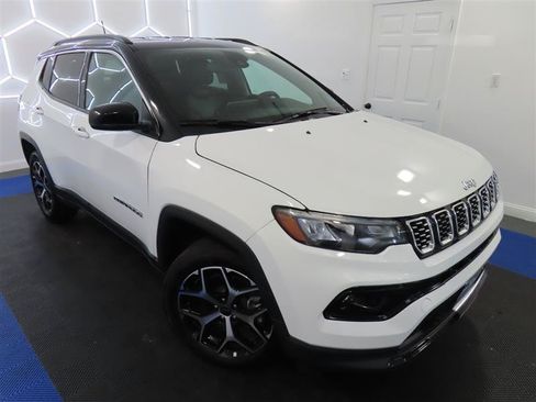 Used 2025 Jeep Compass Limited AWD/4WD image 5