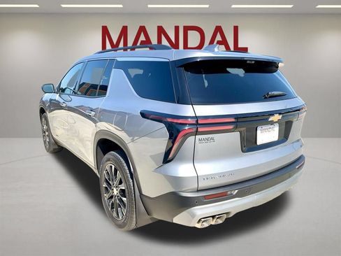 Used 2026 Chevrolet Traverse LT w/ Sun and Wheel Package FWD image 7