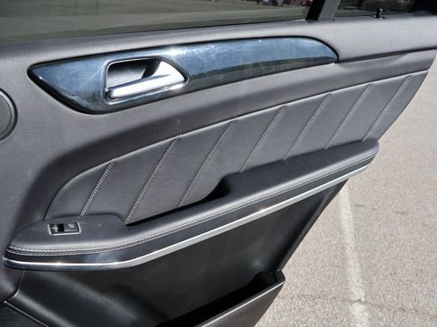 Used 2016 Mercedes-Benz GL 550 4MATIC image 17