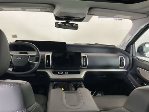 Used 2025 Ford Expedition Active image 26