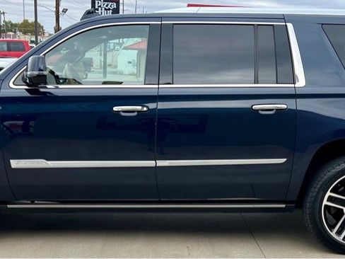 Used 2017 Cadillac Escalade ESV Platinum image 4