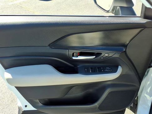 Certified 2025 Toyota Grand Highlander AWD Hybrid image 17