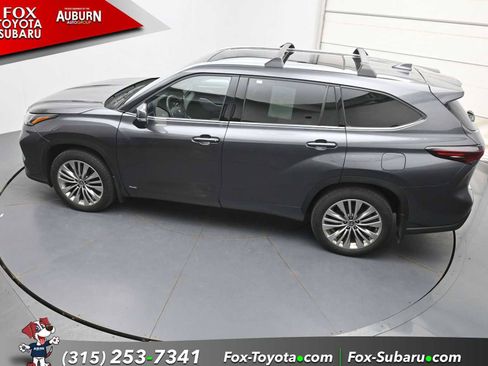 Used 2024 Toyota Highlander Platinum AWD/4WD image 35