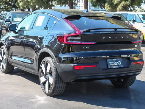 Used 2023 Volvo C40 P8 Recharge Ultimate image 8