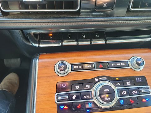 Used 2020 Lincoln Aviator Reserve w/ Equipment Group 202A AWD/4WD image 23