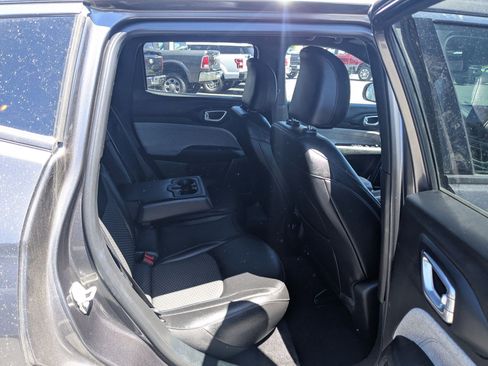 Used 2024 Jeep Compass Latitude AWD/4WD image 32