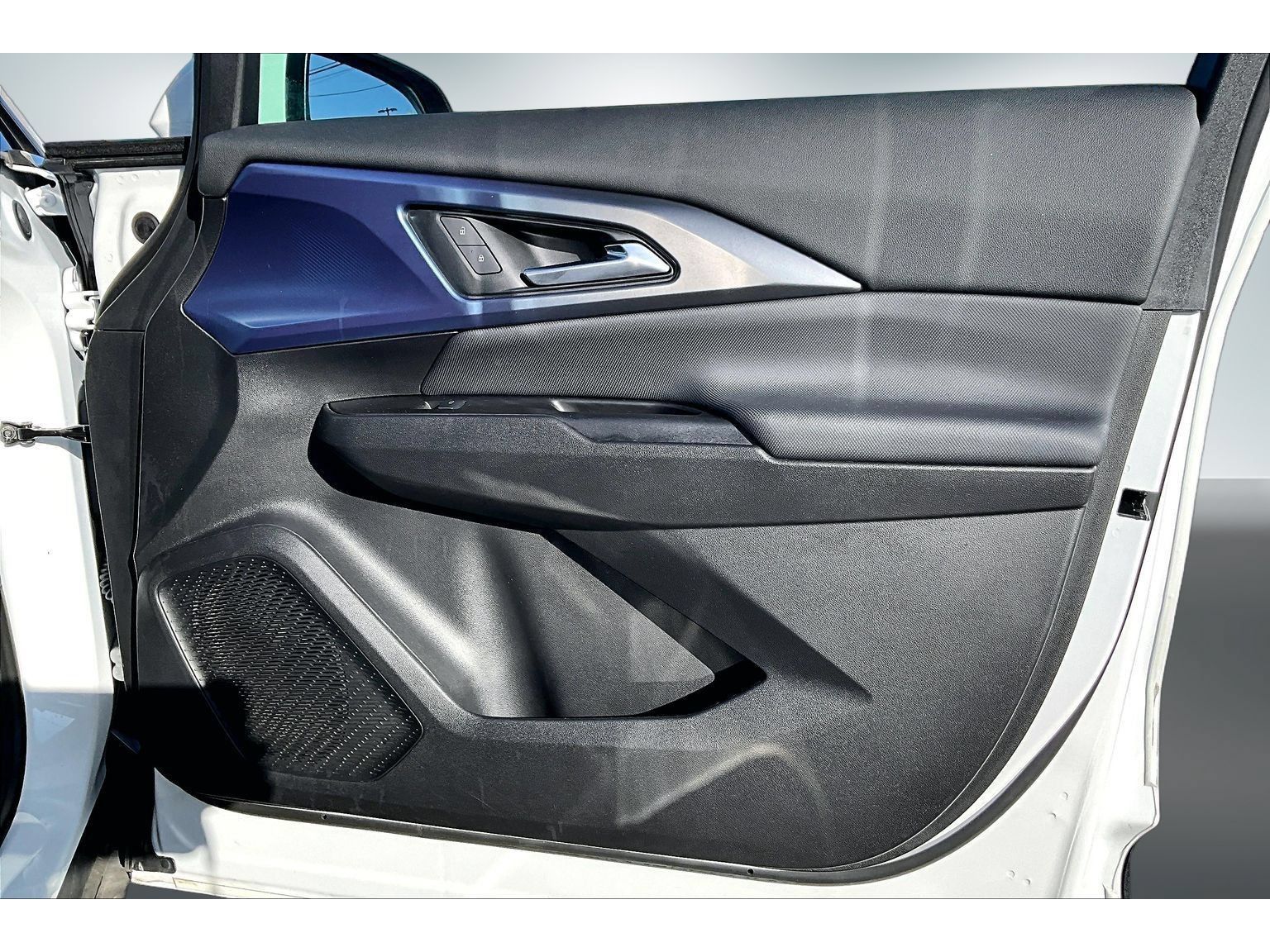 Used 2024 Chevrolet Equinox EV LT FWD image 28