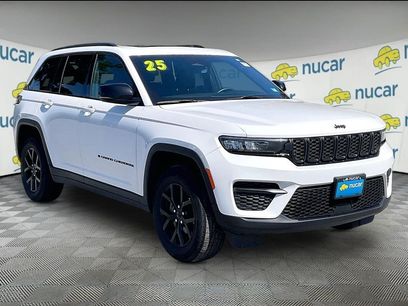 Used 2025 Jeep Grand Cherokee Altitude