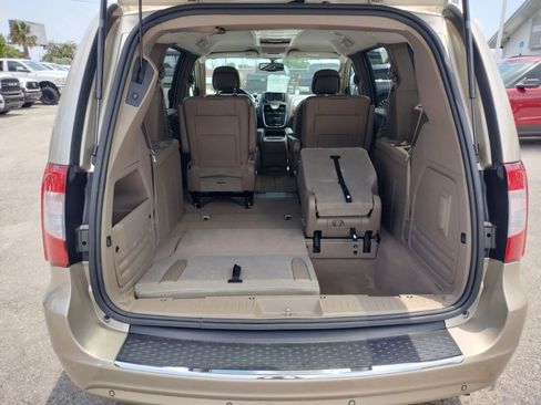Used 2014 Chrysler Town & Country Touring-L w/ Driver Convenience Group FWD image 7
