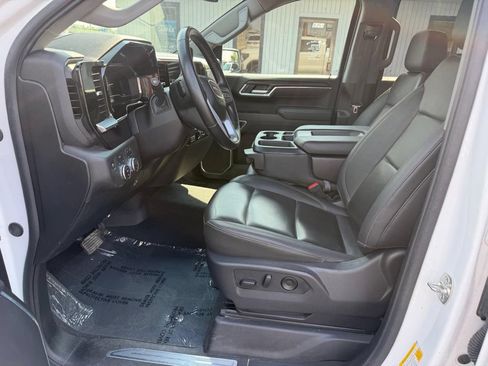 Used 2025 GMC Sierra 1500 SLT AWD/4WD image 16