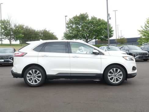 Used 2019 Ford Edge Titanium w/ Equipment Group 301A AWD/4WD image 5