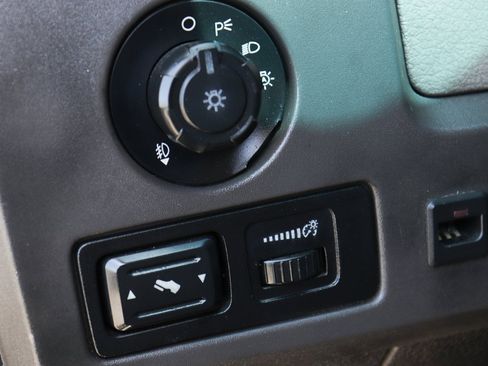 Used 2010 Ford F150 XLT image 15