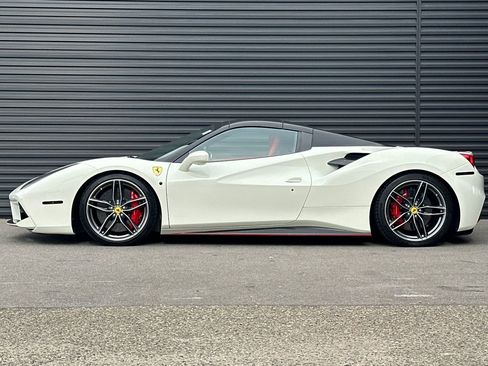 Used 2017 Ferrari 488 Spider image 2