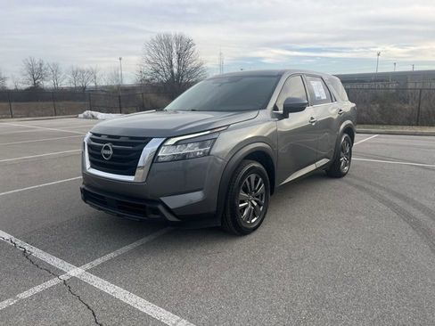 Used 2022 Nissan Pathfinder S image 3