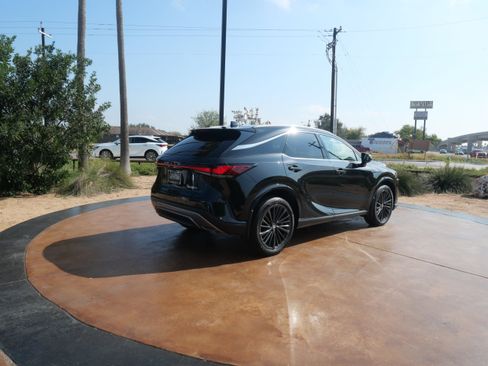 Used 2024 Lexus RX 350 Premium image 2