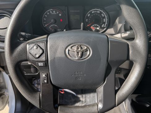 Used 2017 Toyota Tacoma SR RWD image 16