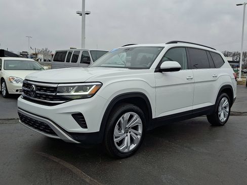 Certified 2023 Volkswagen Atlas SE image 3