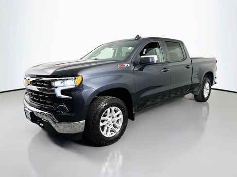 Used 2022 Chevrolet Silverado 1500 LT w/ Z71 Off-Road Package AWD/4WD image 4