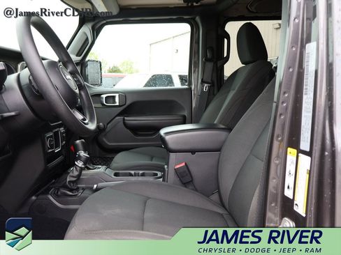 Used 2018 Jeep Wrangler Unlimited Sport AWD/4WD image 22