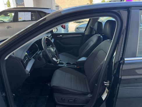 Used 2025 Volkswagen Jetta SE image 25
