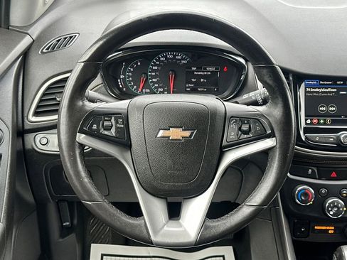 Used 2018 Chevrolet Trax LT w/ LT Convenience Package image 19