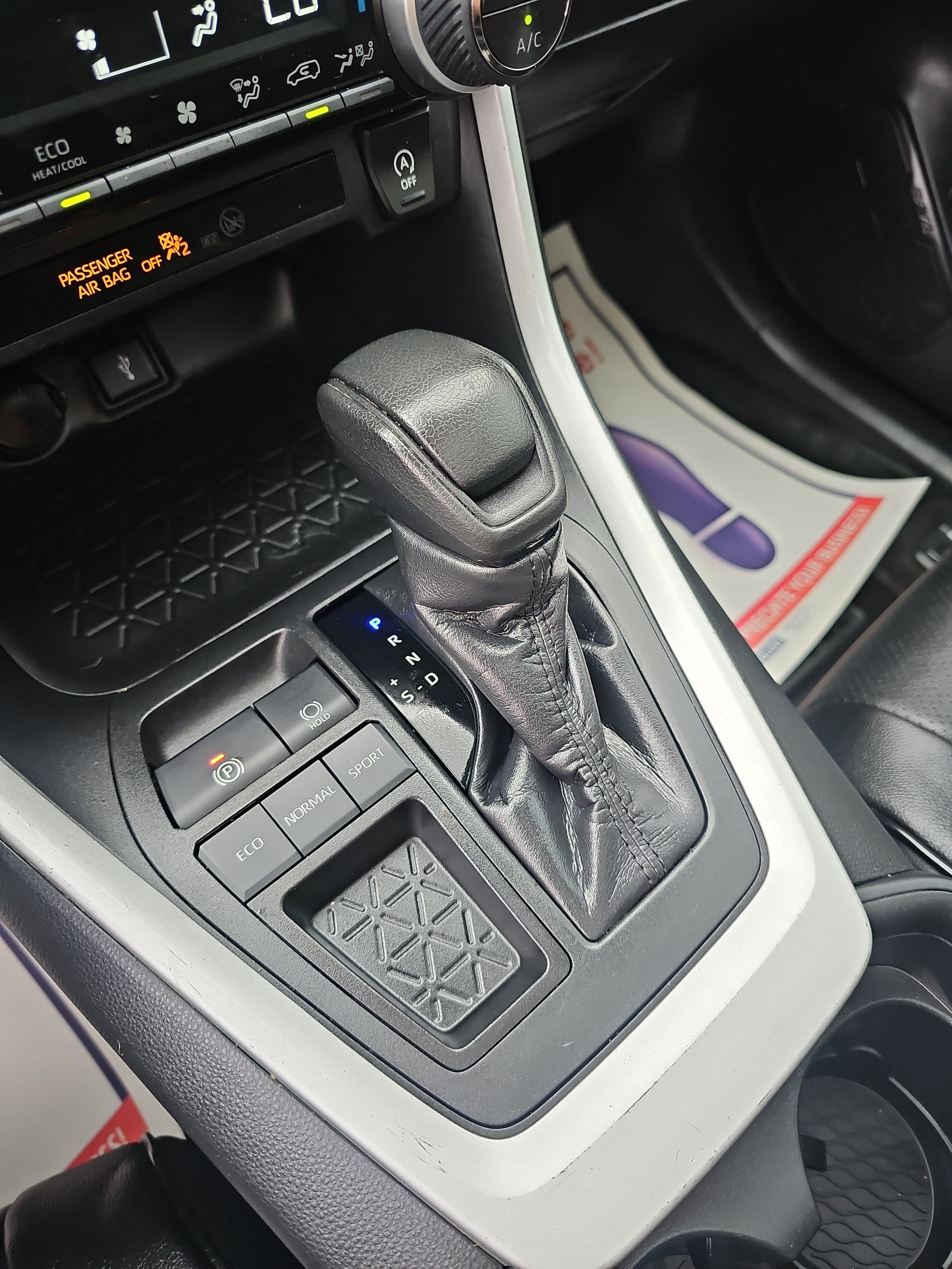 Used 2020 Toyota RAV4 XLE w/ Convenience Package FWD image 31