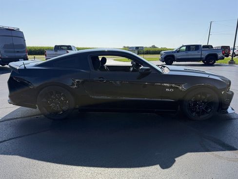 Used 2013 Ford Mustang GT RWD image 3