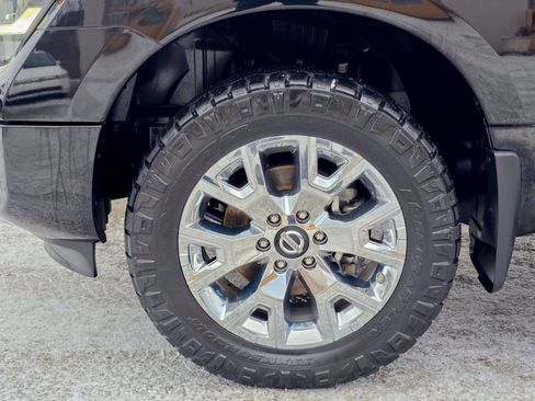 Used 2021 Nissan Titan SL w/ Moonroof Package image 13