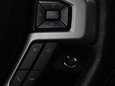Used 2018 Ford F150 Lariat w/ Equipment Group 502A Luxury AWD/4WD image 21