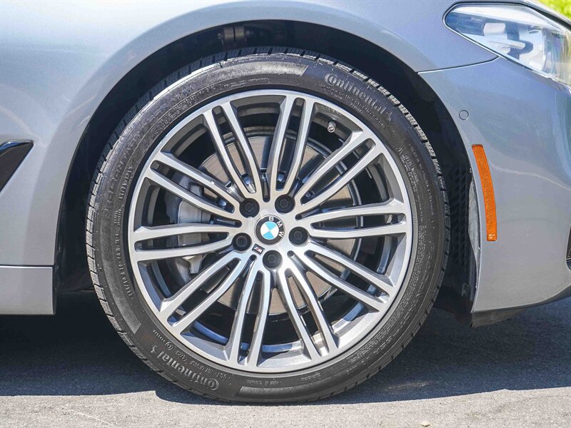 Used 2019 BMW 530e w/ M Sport Package RWD image 12