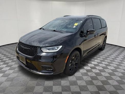 Used 2023 Chrysler Pacifica Touring-L w/ S Appearance Package AWD/4WD image 11