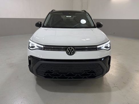 New 2026 Volkswagen Taos SE FWD image 2