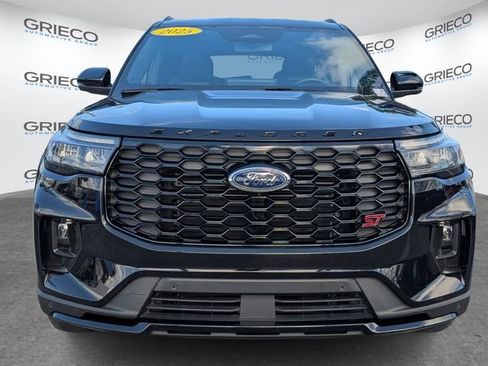 Used 2025 Ford Explorer ST image 2