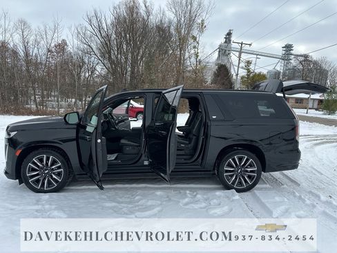 Used 2022 Cadillac Escalade ESV Sport w/ Touring Package image 35