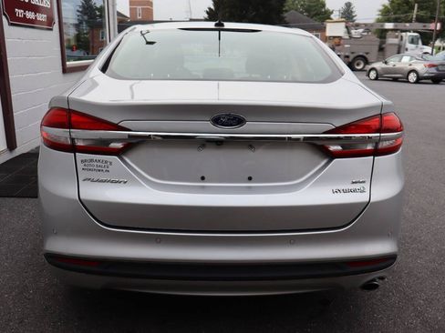 Used 2018 Ford Fusion SE FWD image 3