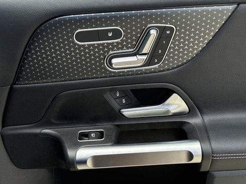 Used 2026 Mercedes-Benz GLB 250 image 15