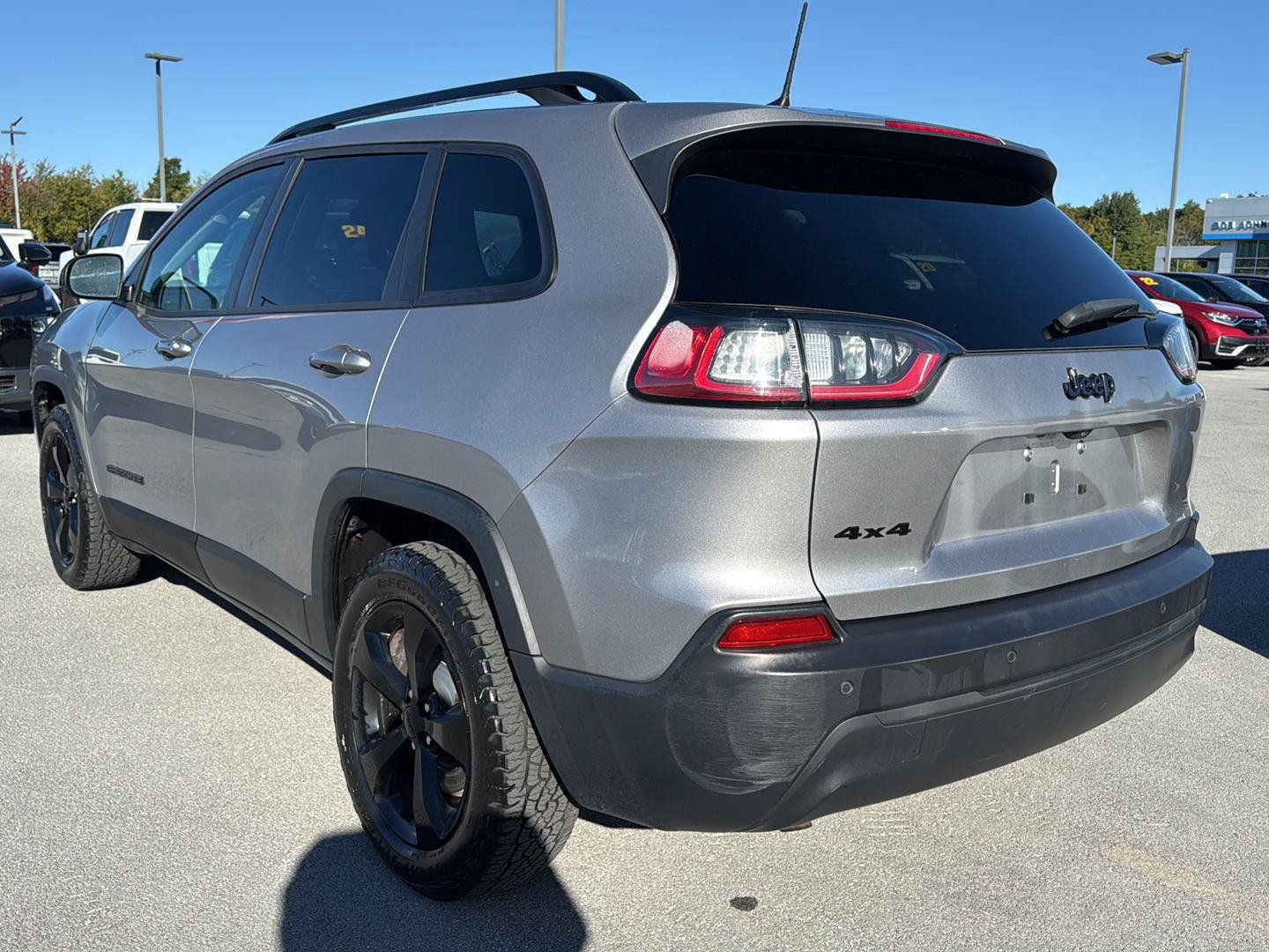 Used 2020 Jeep Cherokee Latitude Plus AWD/4WD image 5