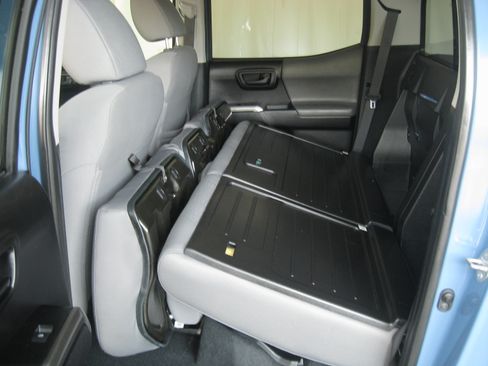 Used 2019 Toyota Tacoma SR5 image 9