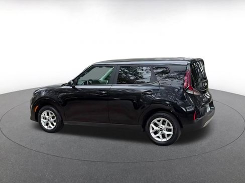 Used 2025 Kia Soul LX w/ LX Technology Package FWD image 11
