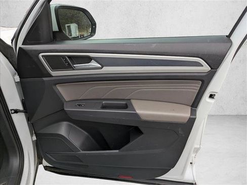 Used 2021 Volkswagen Atlas Cross Sport SE w/ Panoramic Sunroof Package image 26