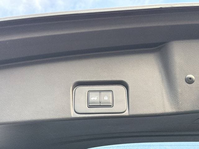 Used 2025 Nissan Rogue SV AWD/4WD image 15