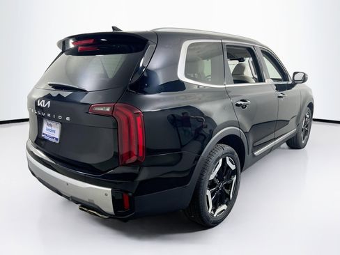 Used 2023 Kia Telluride S image 5