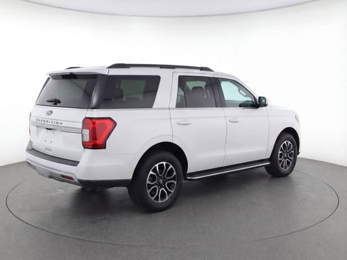 Used 2023 Ford Expedition XLT image 9